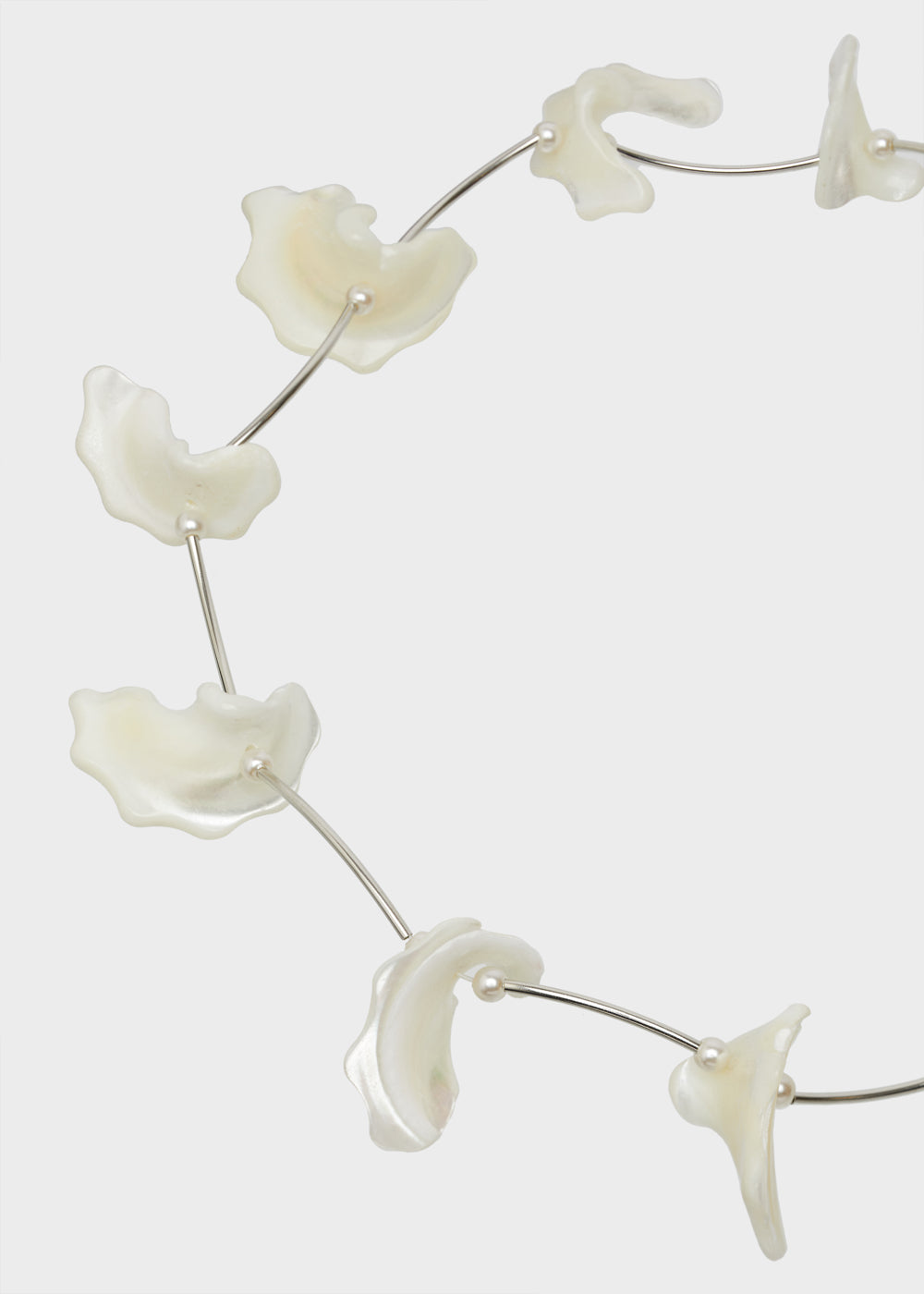 Nalí SILVER NECKLACE W/ WHITE SHELLS Presa