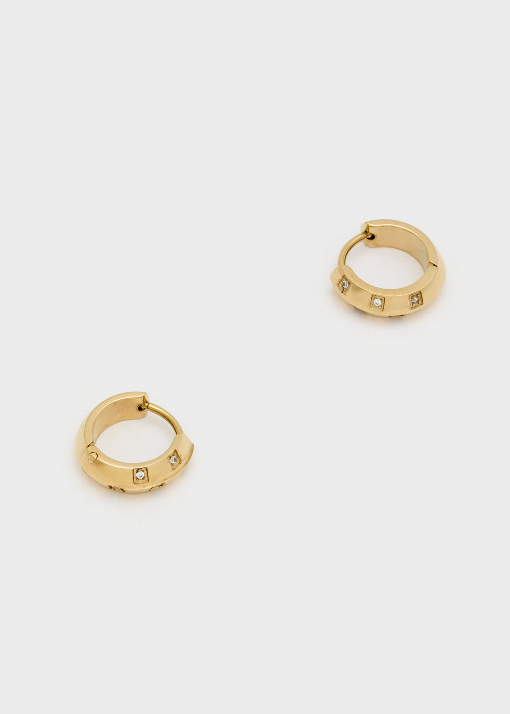 Nalí 14KT GOLD PLA. S. STEEL HOOP EARRINGS W/ STONES Vendite Flash