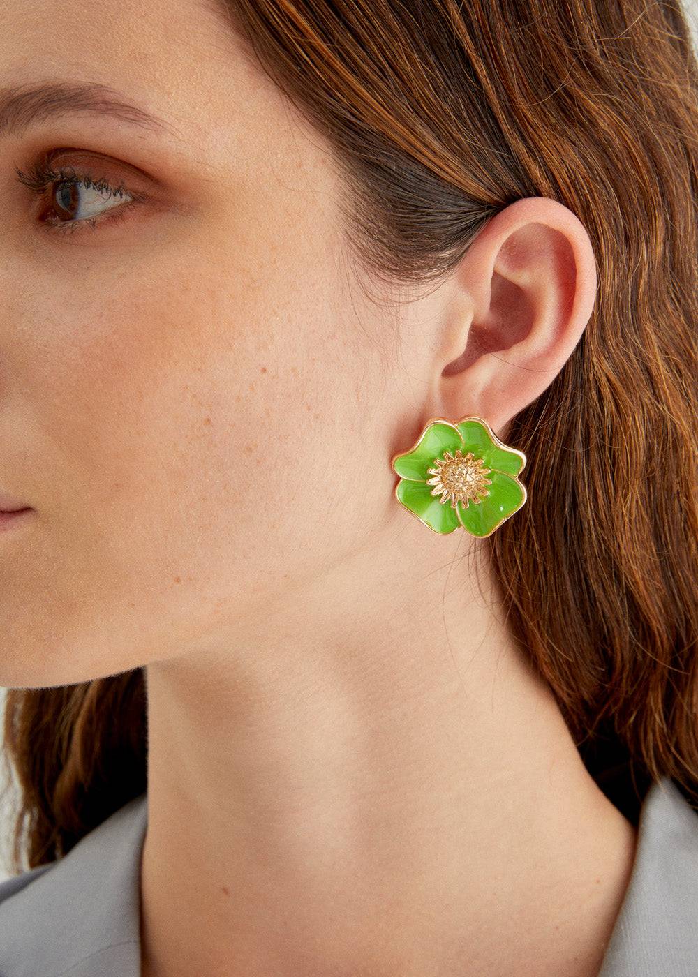 Nalí FLOWER LOBE ENAMEL EARRINGS + COLORS Saldi