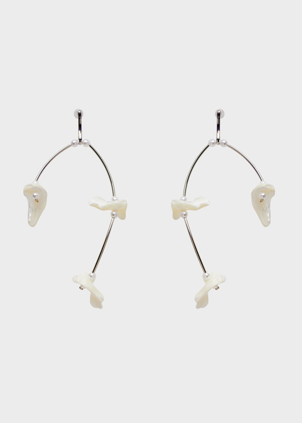 Nalí LARGE SILVER EARRINGS W/ WHITE SHELLS Vendita Economica
