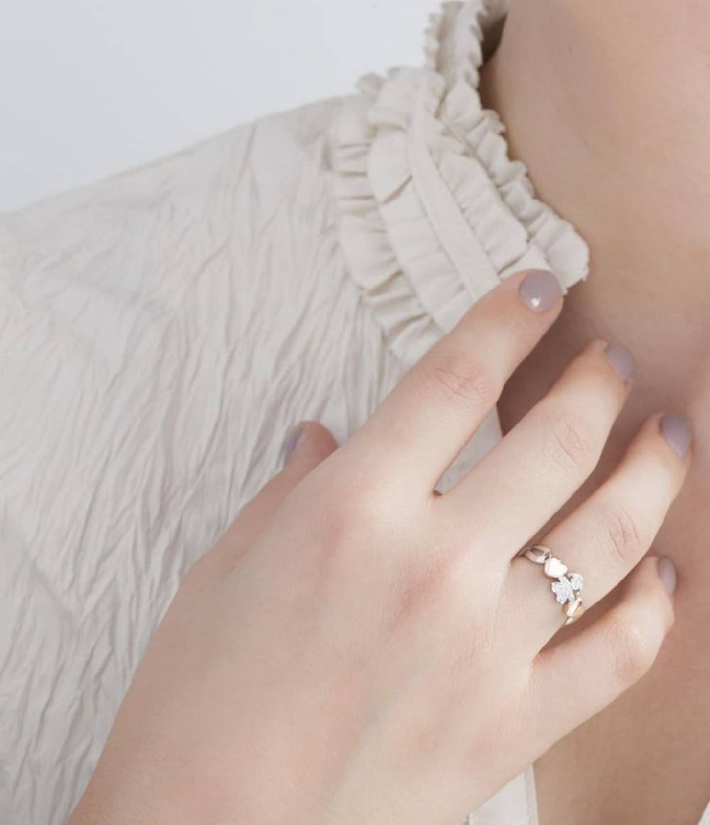 Le Bebé Anello I Preziosi con sagoma bimba in oro bianco e diamanti Vendite Flash