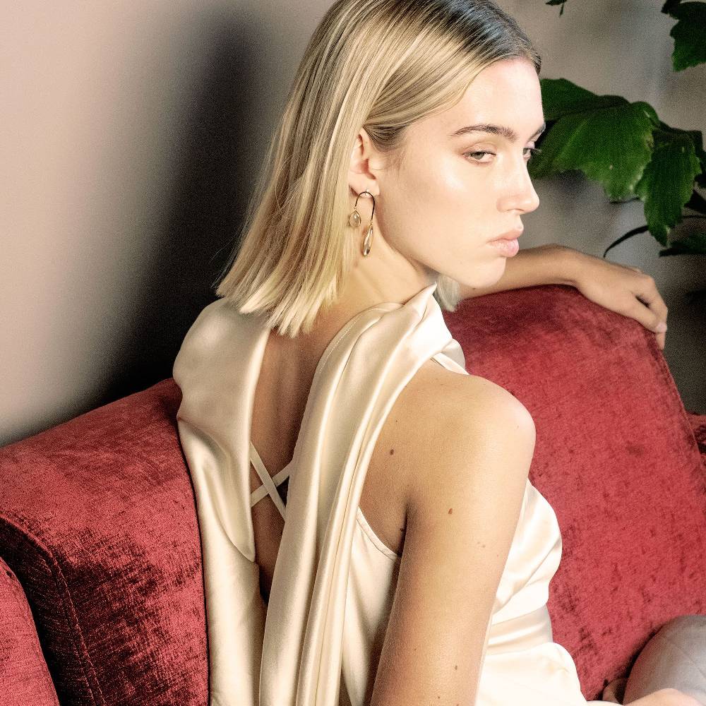 Paola Grande Gioielli AURUM Orecchini 'Amo Curvo' corti oro giallo Negozio