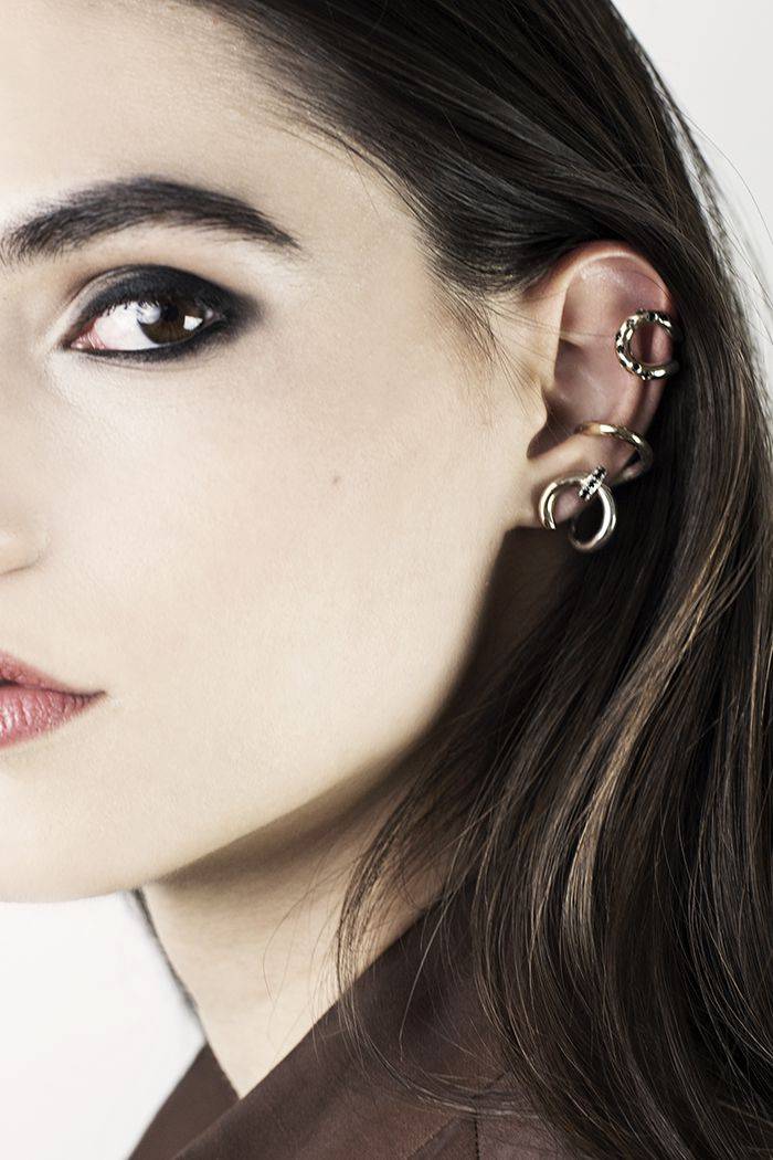 Paola Grande Gioielli NEON Riccioli 'Neon' con bullone e pietre nere In Vendita