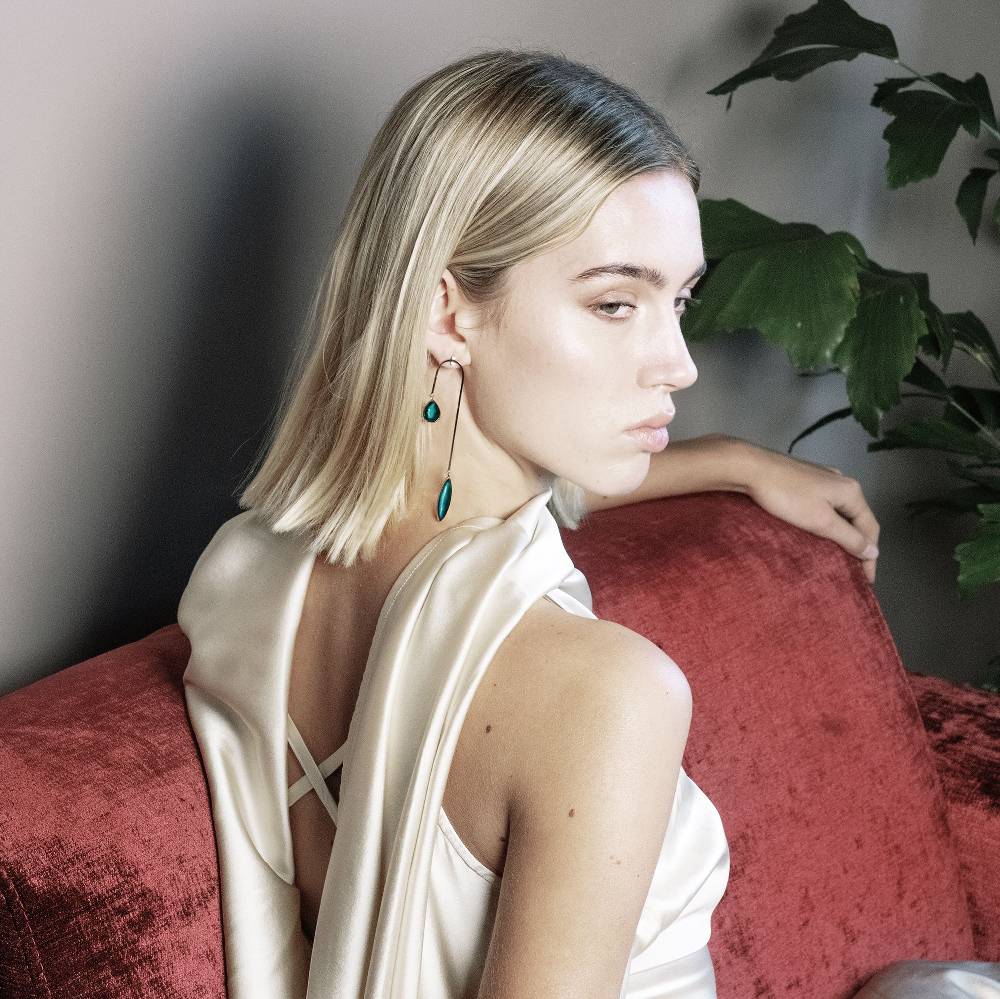 Paola Grande Gioielli AURUM Orecchini amo curvo medio 2025