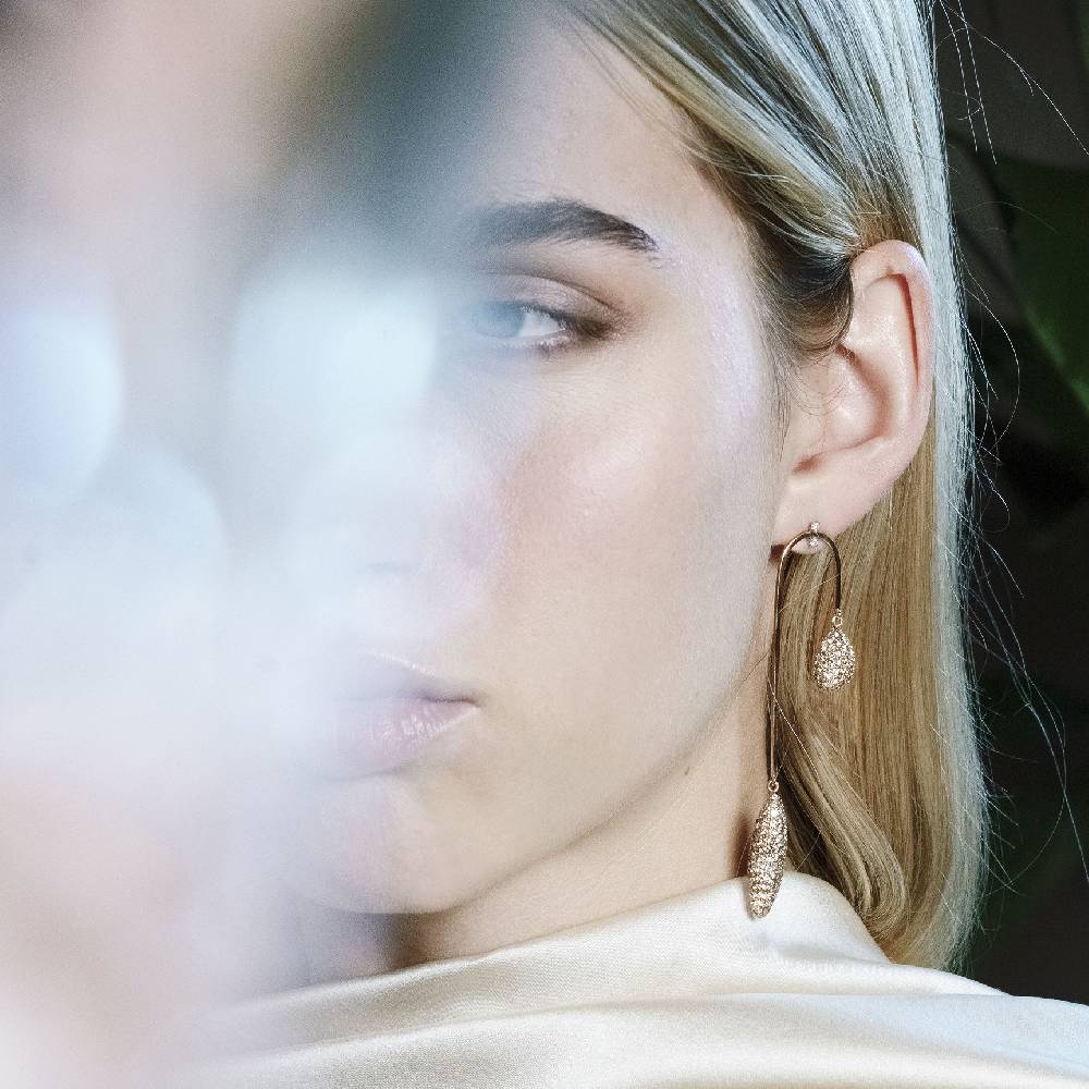 Paola Grande Gioielli AURUM Amo curvo con pavé diamanti 2025