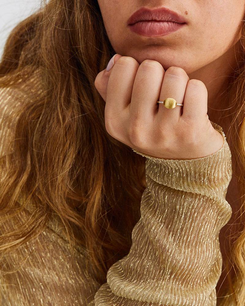Nanis Anello "DANCING ÉLITE" con boule in oro incisa a mano e pavé di diaman – Nanis Italian Jewels Sottocosto