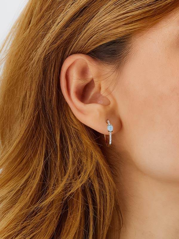 Nanis Orecchini a cerchio "DANCING AZURE" in oro, diamanti e acquamarina – Nanis Italian Jewels Moda