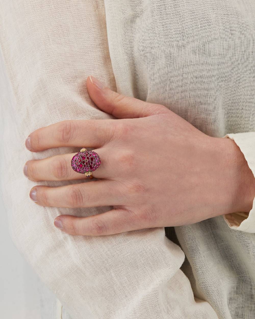 Nanis Anello "DANCING REVERSE" double face in oro, zaffiri rosa, rubini, opa – Nanis Italian Jewels Qualità