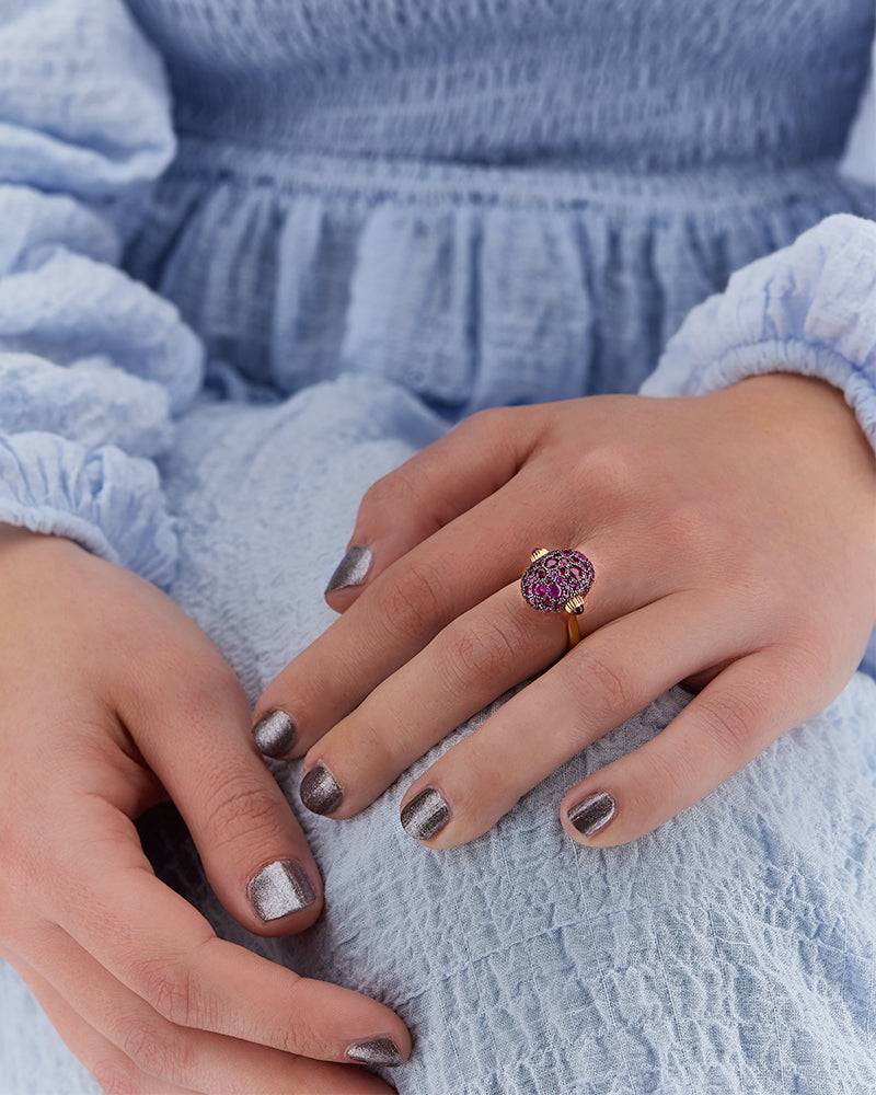 Nanis Anello "DANCING REVERSE" double face in oro, zaffiri rosa, rubini, opa – Nanis Italian Jewels Vendita