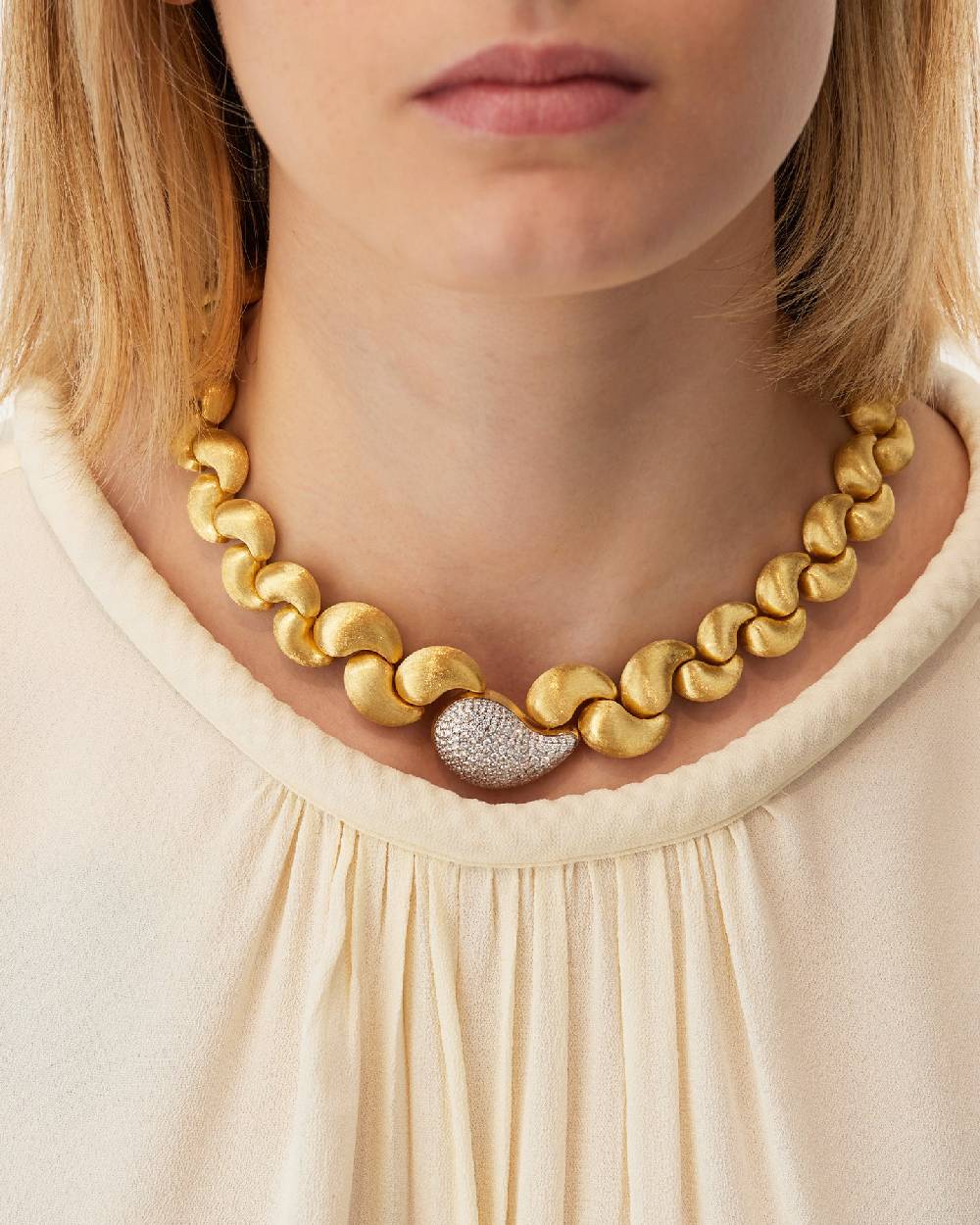 Nanis Collana statement "CASHMERE" in oro e diamanti – Nanis Italian Jewels Presa