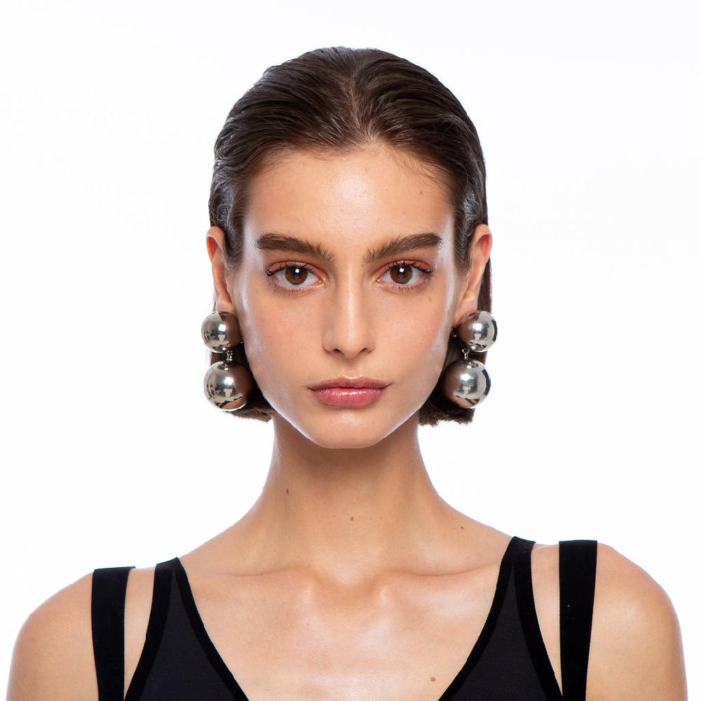 Silvia Gnecchi Yabasas earrings Convenienza